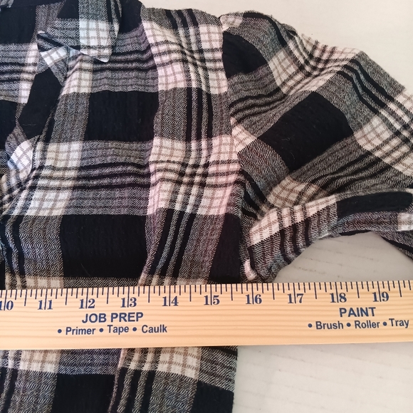 1. State Monochrome Plaid Top Women's Size Medium Soft Flannel Black, White,Tan - Picture 4 of 8